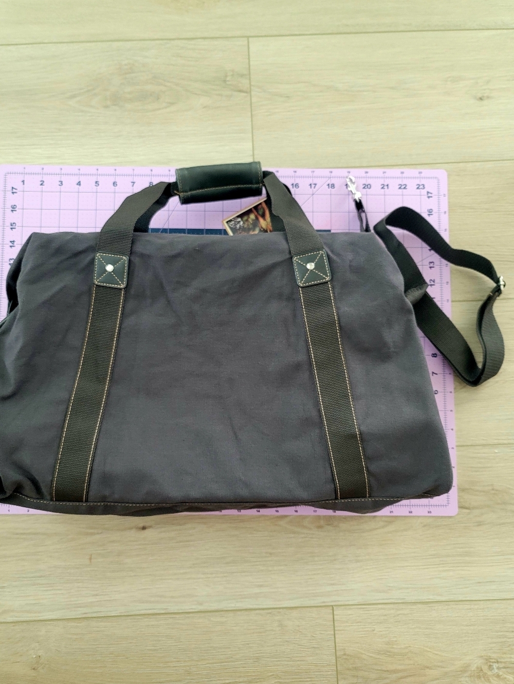 NWT Men's Canvas Travel Duffel Bag with Adjustable Strap, 20"x10"x8" - Picture 2 of 7